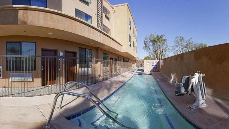 לוס אנג'לס Holiday Inn Express Hotel & Suites Woodland Hills By Ihg מראה חיצוני תמונה