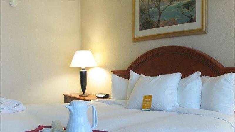 לוס אנג'לס Holiday Inn Express Hotel & Suites Woodland Hills By Ihg מראה חיצוני תמונה