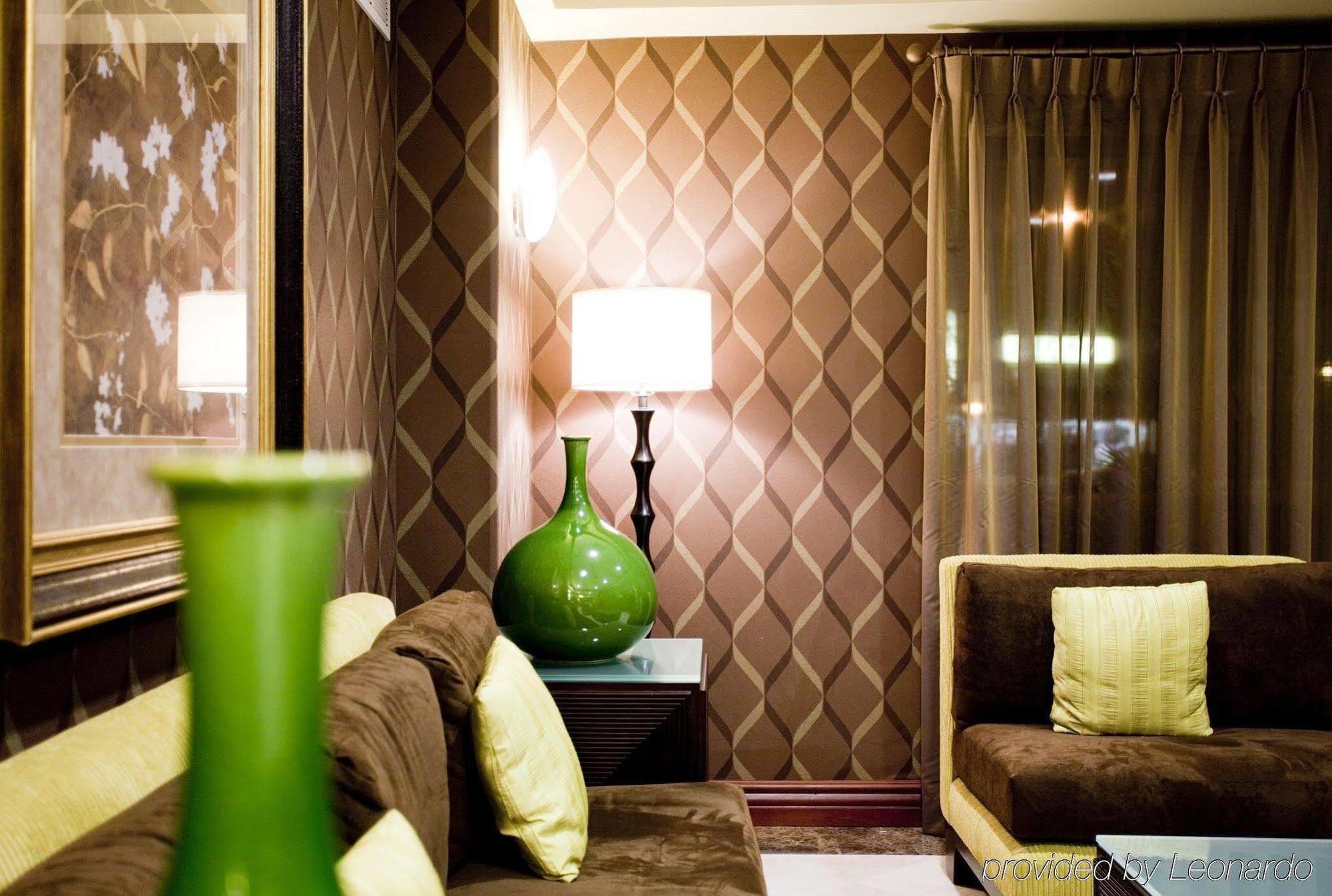 לוס אנג'לס Holiday Inn Express Hotel & Suites Woodland Hills By Ihg מראה חיצוני תמונה