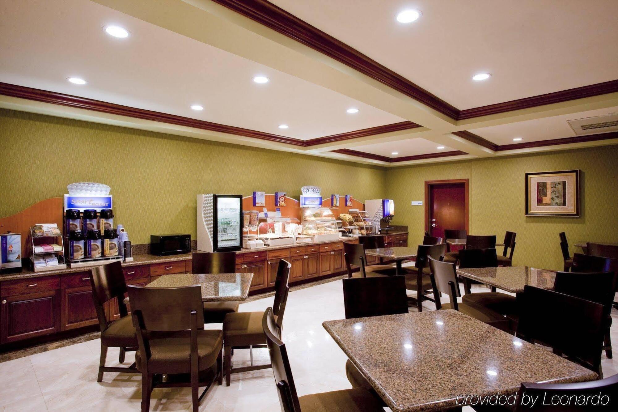 לוס אנג'לס Holiday Inn Express Hotel & Suites Woodland Hills By Ihg מראה חיצוני תמונה