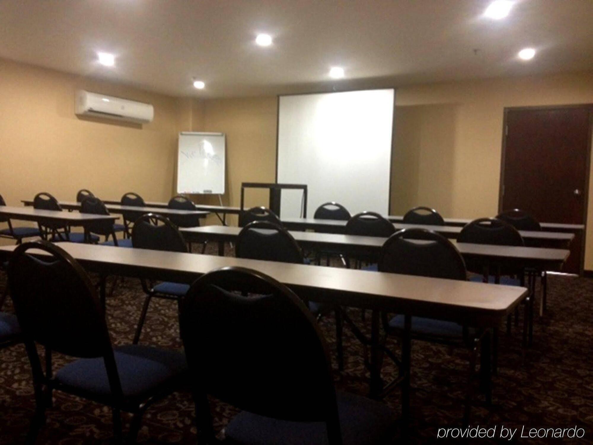 לוס אנג'לס Holiday Inn Express Hotel & Suites Woodland Hills By Ihg מראה חיצוני תמונה